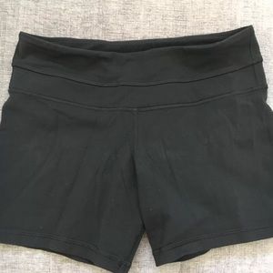 Lululemon shorts size 6